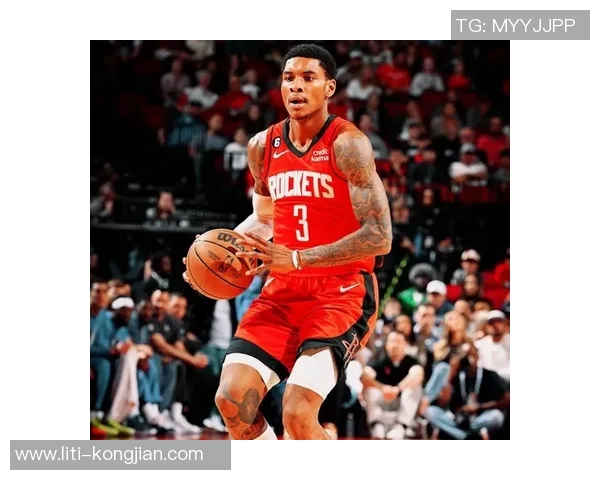 雄鹿官方:小凯文-波特恢复训练中右膝半月板受伤 将缺席约四周